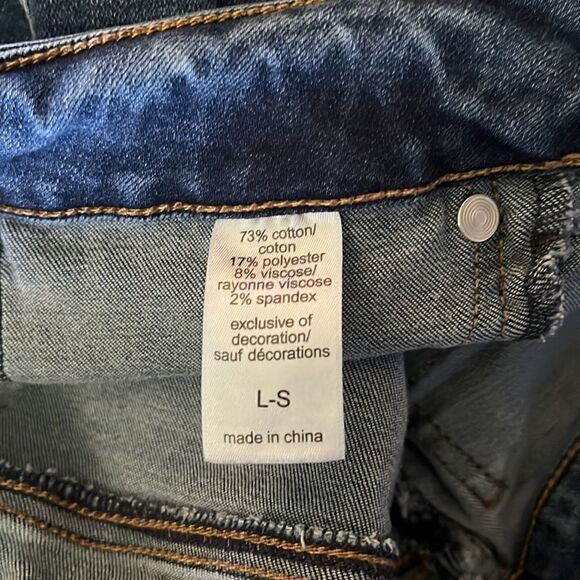 Maurices Distressed Skinny Jeans - Picture 4 of 4